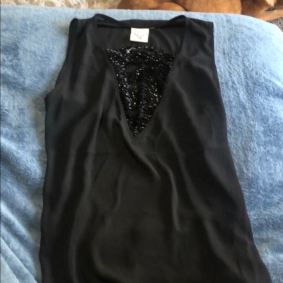 Janetchung Sleeveless Black Top - Picture 2 of 3